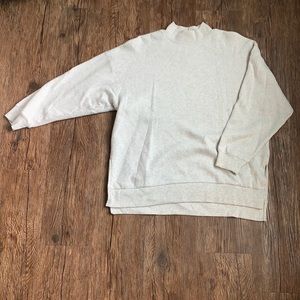 Turtle Neck Light Sweatshirt